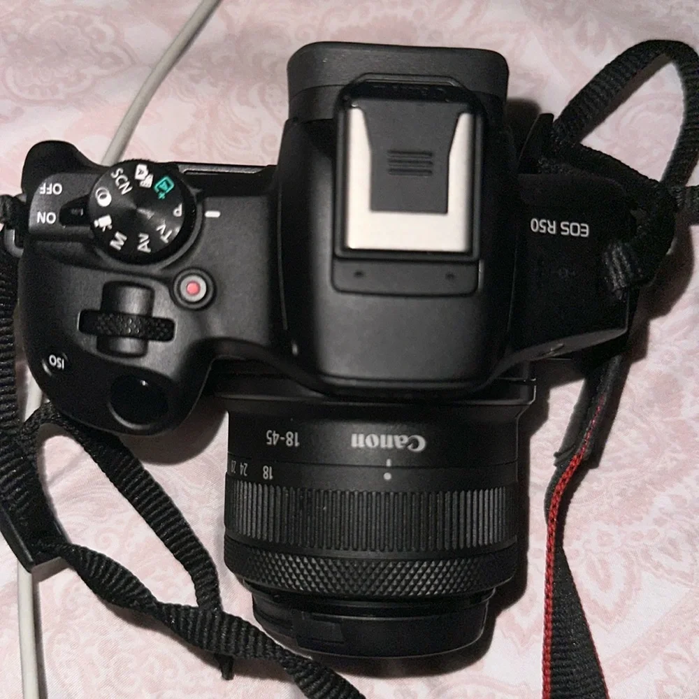 Canon E0S R50. With battery charger. RF-S 18-45mm F4.5-6.3 IS STM KIT